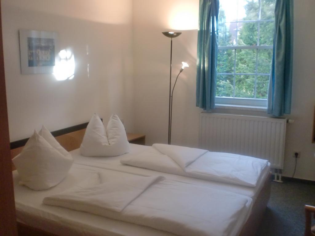 Hotel & Restaurant "Zum Firstenstein" Konigshain Экстерьер фото