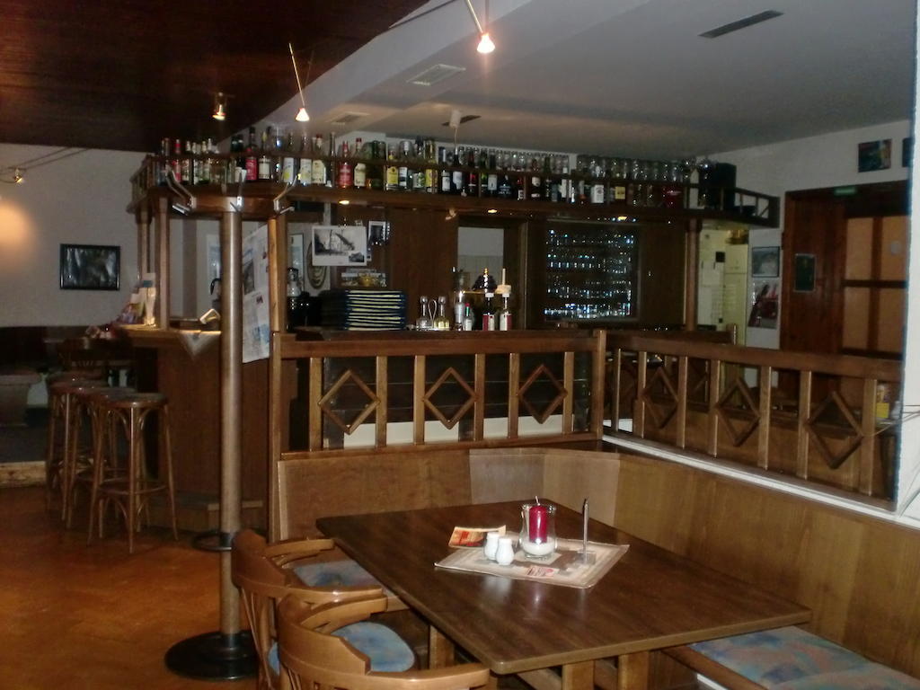 Hotel & Restaurant "Zum Firstenstein" Konigshain Экстерьер фото